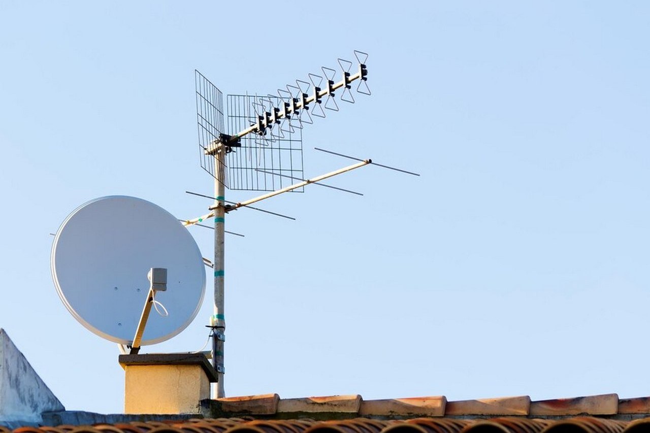 antena satelitarna