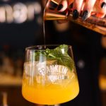 Polacy piją inaczej niż kiedyś: nie chcemy już „byle czego”. Ginnery Gin o tym, jak zmienia się polska kultura picia