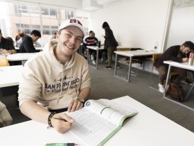 Angielski w Polsce. Raport EF pokazuje, kto radzi sobie najlepiej, a kto wciąż nadrabia