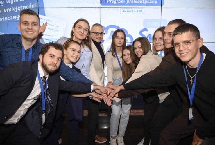 Smartfon w dłoni i… pogłębiające się kryzysy. Co dorośli przestali zauważać u dzieci?
