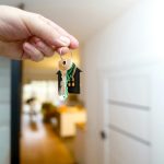 https://wmediach.pl/zakup-mieszkania-poza-zasiegiem-co-dzis-blokuje-kupujacych-i-jakie-maja-alternatywy-gdy-bank-odmawia-kredytu/