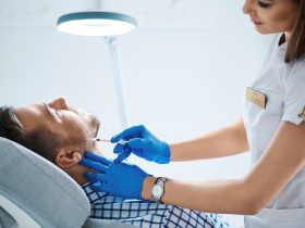 Jak panowie dbają o swój wygląd? Mężczyźni w gabinetach medycyny estetycznej