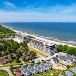 Wakacje 2026 Polacy rezerwują wcześniej, wyjeżdżają częściej i stawiają na komfort